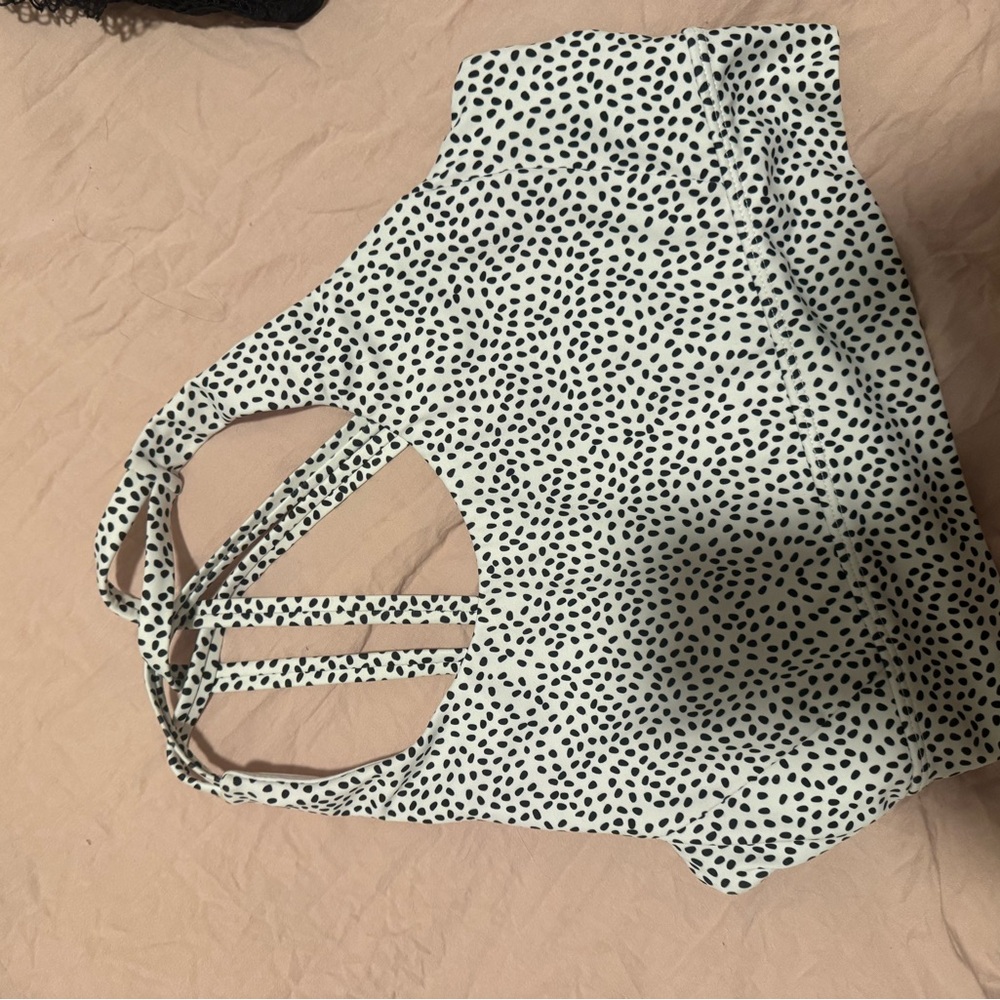 BuffBunny Collection Sports Bra – White & Black Speckled Bossy Print Rosa